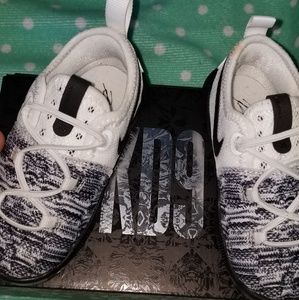 Kd sneaker size 6C toddler unisex